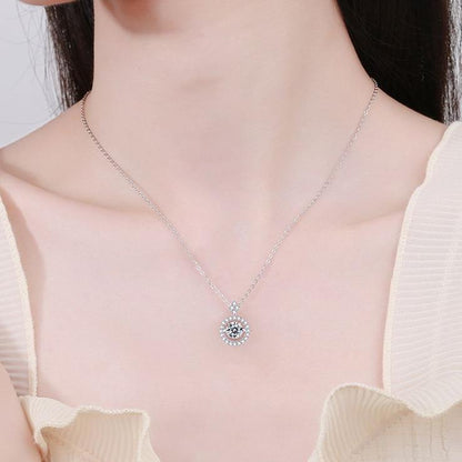 S925 sterling silver pulsating heart moissanite pendant female light chasing smart clavicle chain moissanite necklace